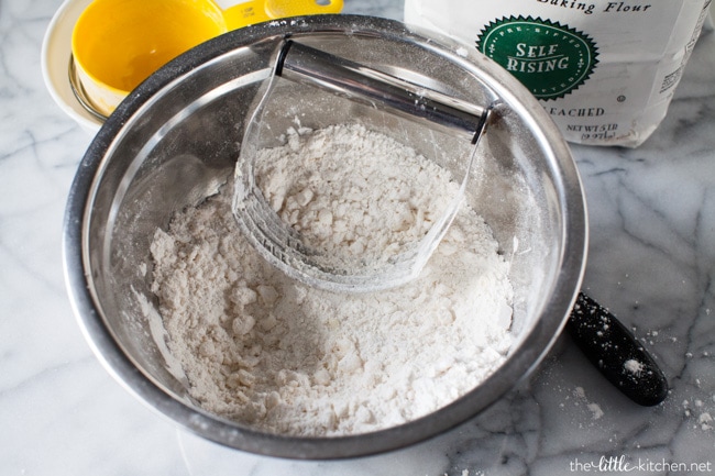 Cheddar Scallion Biscuits from thelittlekitchen.net Cheddar Scallion Biscuits from thelittlekitchen.net