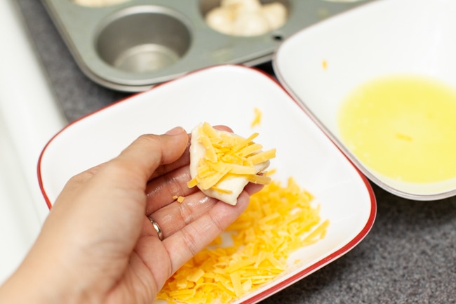 Cheddar Cheese Cloverleaf Rolls from thelittlekitchen.net Cheddar Cheese Cloverleaf Rolls from thelittlekitchen.net