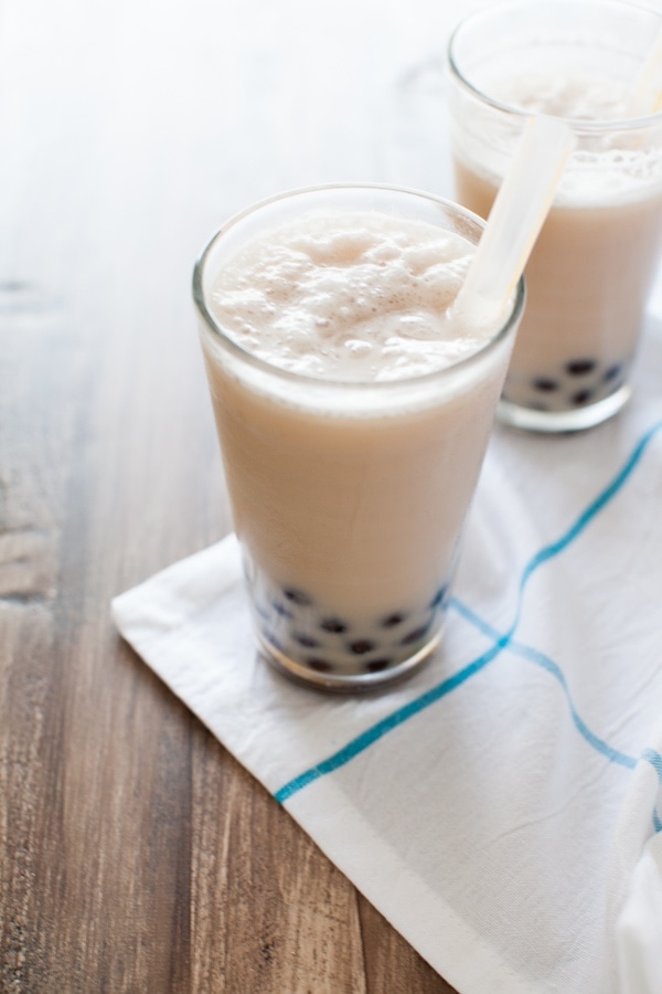 These smoothies are really really easy to make and with coconut almondmilk, you'll love it!! Coconut Almond Milk Tea Smoothies from thelittlekitchen.net These smoothies are really really easy to make and with coconut almondmilk, you'll love it!! Coconut Almond Milk Tea Smoothies from thelittlekitchen.net