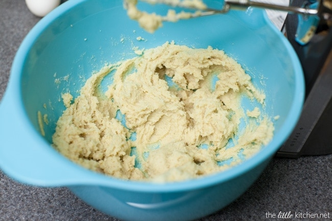 DoubleTree Hotel Chocolate Chip Cookies thelittlekitchen.net DoubleTree Hotel Chocolate Chip Cookies thelittlekitchen.net