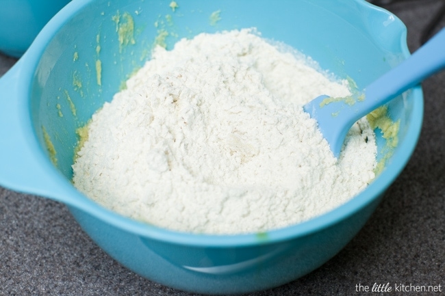 DoubleTree Cookie Recipe Photo 5 DoubleTree Hotel Chocolate Chip Cookies thelittlekitchen.net