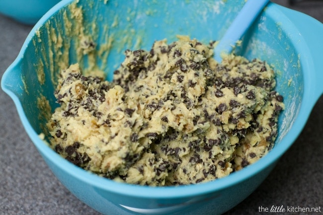 DoubleTree Hotel Chocolate Chip Cookies thelittlekitchen.net DoubleTree Hotel Chocolate Chip Cookies thelittlekitchen.net