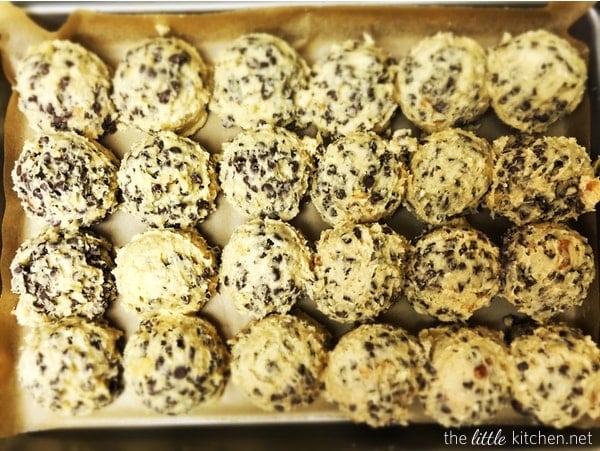 Doubletree Hotel Chocolate Chip Cookies from thelittlekitchen.net Doubletree Hotel Chocolate Chip Cookies from thelittlekitchen.net