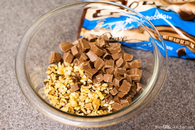 Milk Chocolate Walnut Blondies from thelittlekitchen.net Milk Chocolate Walnut Blondies from thelittlekitchen.net
