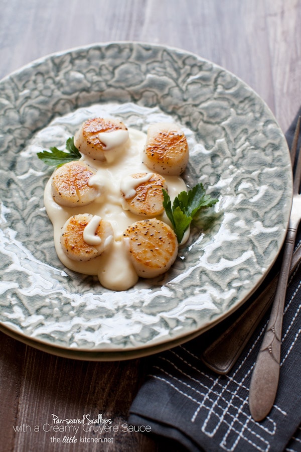 Pan-Seared Scallops with a Gruy猫re Cheese Sauce from The Little Kitchen thelittlekitchen.net Pan-Seared Scallops with a Gruy猫re Cheese Sauce from The Little Kitchen thelittlekitchen.net