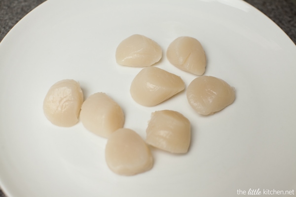 Pan-Seared Scallops with a Gruy猫re Cheese Sauce from The Little Kitchen thelittlekitchen.net Pan-Seared Scallops with a Gruy猫re Cheese Sauce from The Little Kitchen thelittlekitchen.net