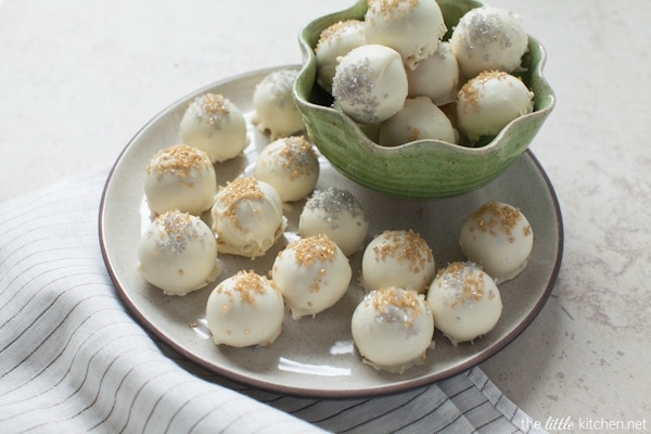 White Chocolate Cookie Butter Truffles from thelittlekitchen.net White Chocolate Cookie Butter Truffles from thelittlekitchen.net