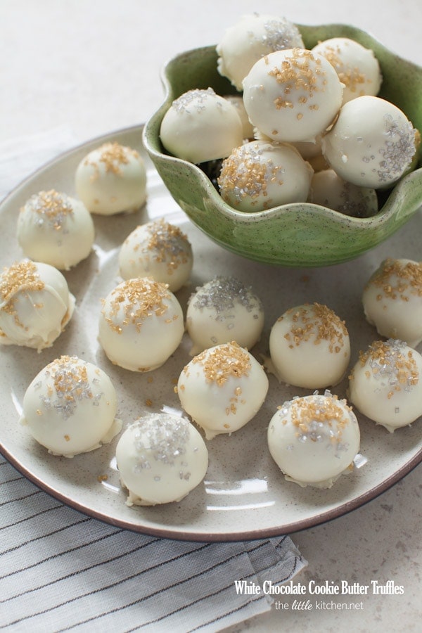 White Chocolate Cookie Butter Truffles from thelittlekitchen.net White Chocolate Cookie Butter Truffles from thelittlekitchen.net